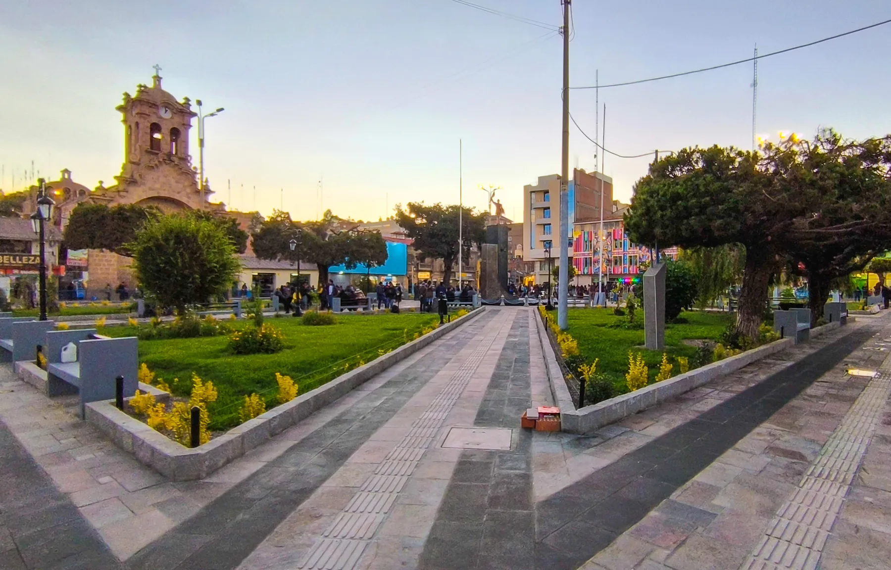 Plaza Bolognesi foto 1